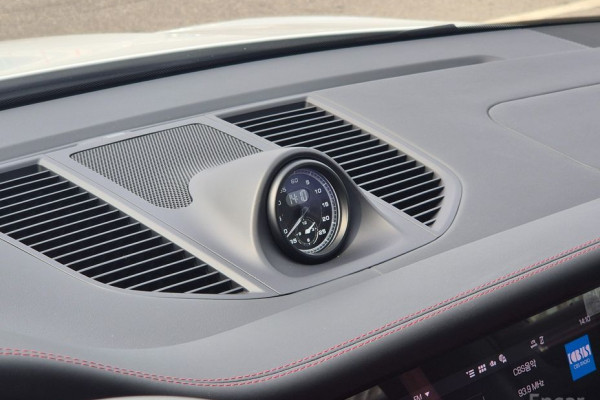 2023 Porsche Macan с пробегом 33 000 км