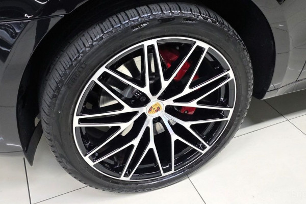 2022 Porsche Macan с пробегом 23 875 км