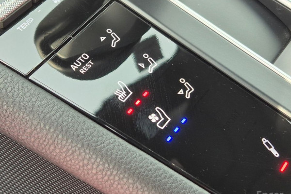 2023 Porsche Macan с пробегом 33 000 км