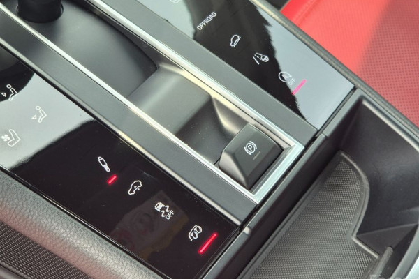 2023 Porsche Macan с пробегом 33 000 км