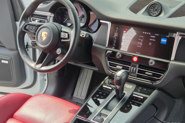 2023 Porsche Macan с пробегом 33 000 км