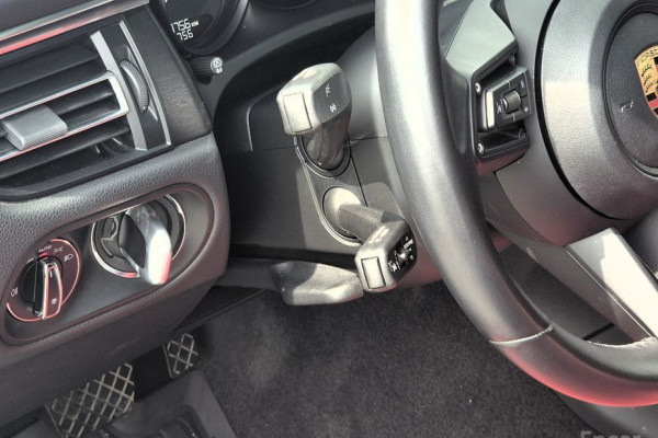 2023 Porsche Macan с пробегом 33 000 км