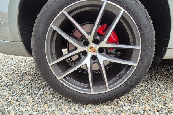 2023 Porsche Macan с пробегом 35 000 км