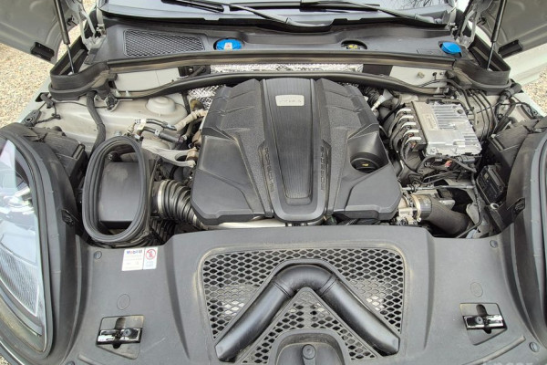 2023 Porsche Macan с пробегом 35 000 км