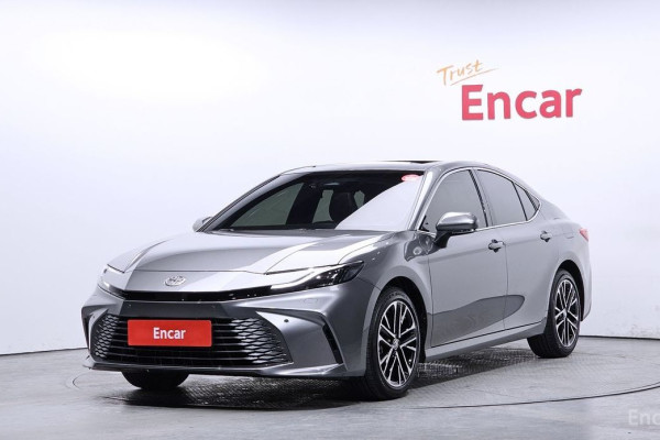 2025 Toyota Camry с пробегом 1 996 км