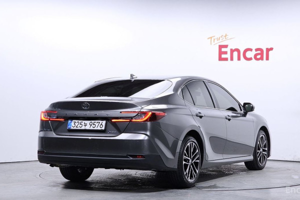 2025 Toyota Camry с пробегом 1 996 км