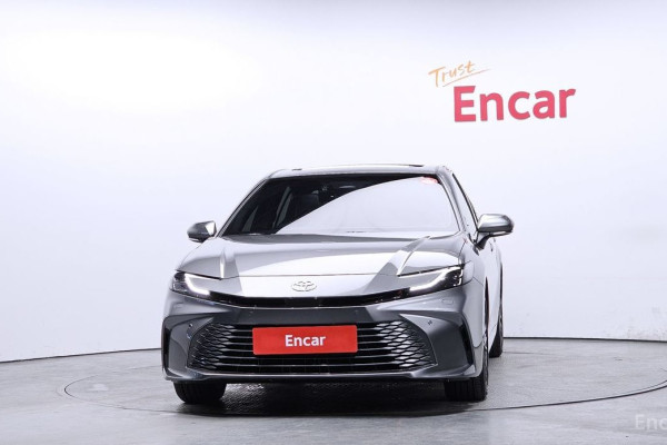 2025 Toyota Camry с пробегом 1 996 км