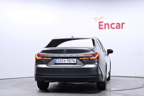 2025 Toyota Camry с пробегом 1 996 км