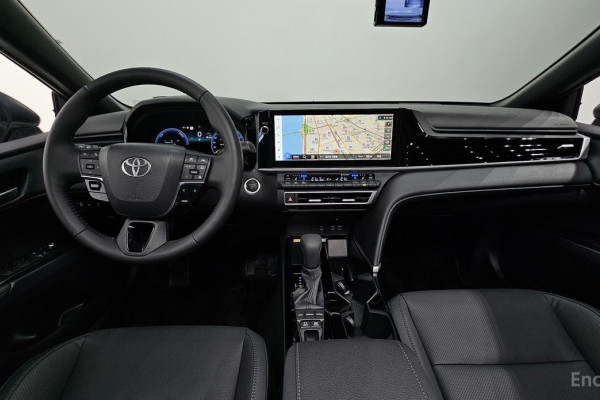 2025 Toyota Camry с пробегом 1 996 км