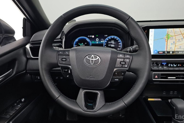 2025 Toyota Camry с пробегом 1 996 км