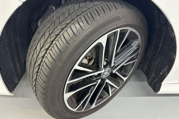 2025 Toyota Camry с пробегом 14 072 км