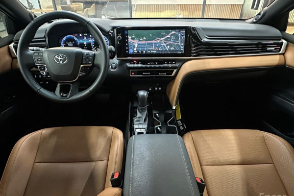 2025 Toyota Camry с пробегом 14 072 км