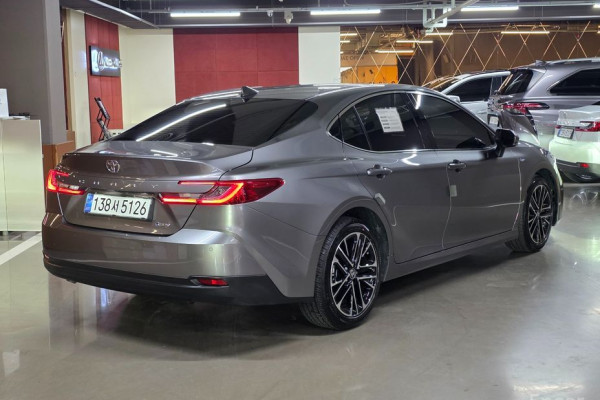 2025 Toyota Camry с пробегом 5 896 км