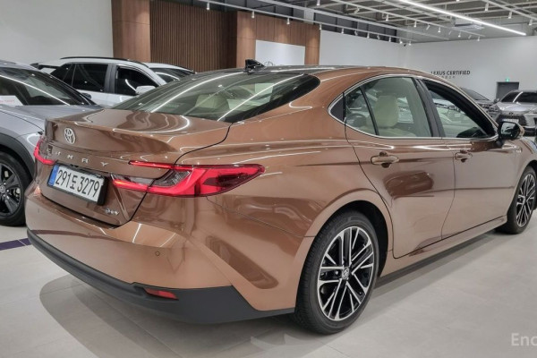 2025 Toyota Camry с пробегом 4 829 км