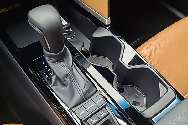 2025 Toyota Camry с пробегом 2 040 км