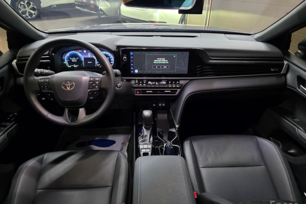 2025 Toyota Camry с пробегом 5 896 км