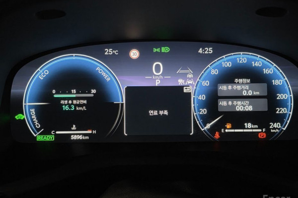 2025 Toyota Camry с пробегом 5 896 км