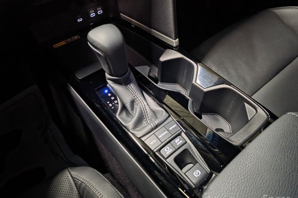 2025 Toyota Camry с пробегом 5 896 км