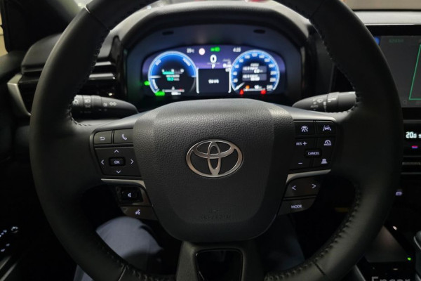 2025 Toyota Camry с пробегом 5 896 км