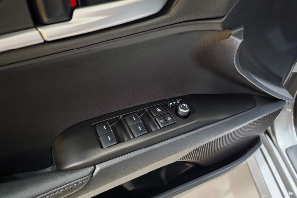 2025 Toyota Camry с пробегом 5 896 км