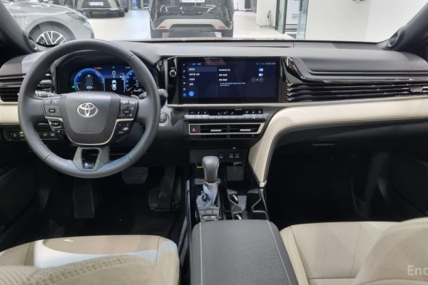 2025 Toyota Camry с пробегом 4 829 км