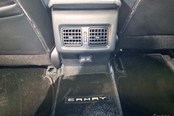 2025 Toyota Camry с пробегом 5 896 км