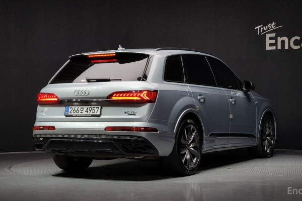 2023 Audi Q7 с пробегом 36 438 км