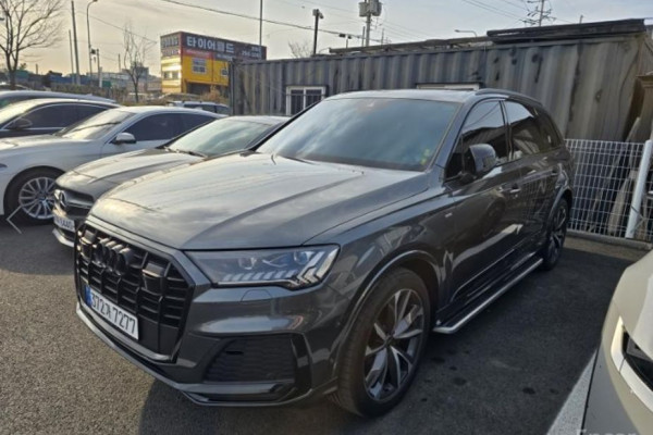 2023 Audi Q7 с пробегом 10 989 км