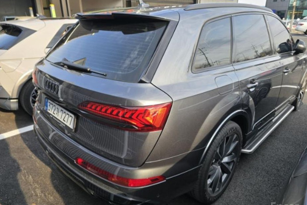 2023 Audi Q7 с пробегом 10 989 км