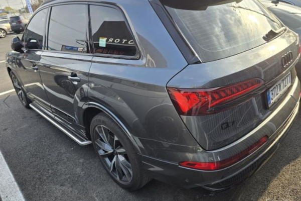 2023 Audi Q7 с пробегом 10 989 км