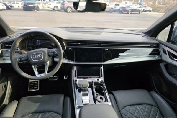 2023 Audi Q7 с пробегом 10 989 км