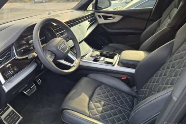 2023 Audi Q7 с пробегом 10 989 км