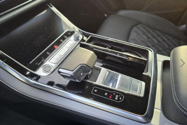 2023 Audi Q7 с пробегом 10 989 км