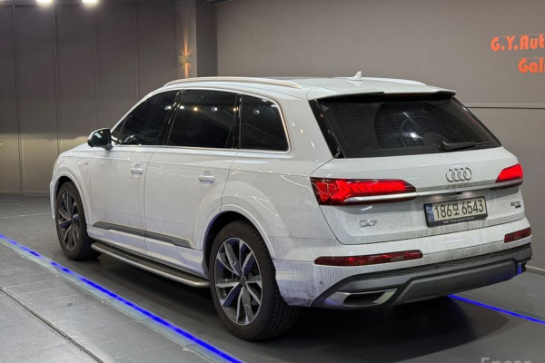 2021 Audi Q7 с пробегом 40 585 км