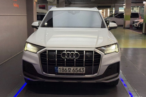 2021 Audi Q7 с пробегом 40 585 км