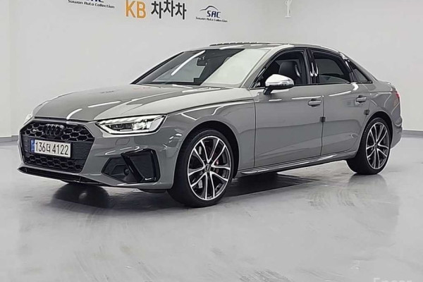 2022 Audi S4 с пробегом 15 992 км