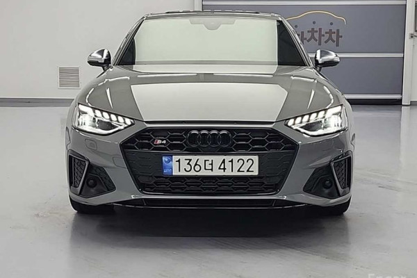 2022 Audi S4 с пробегом 15 992 км