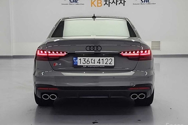 2022 Audi S4 с пробегом 15 992 км
