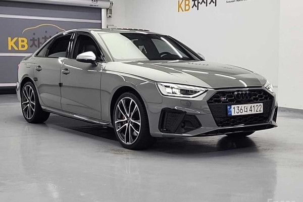 2022 Audi S4 с пробегом 15 992 км
