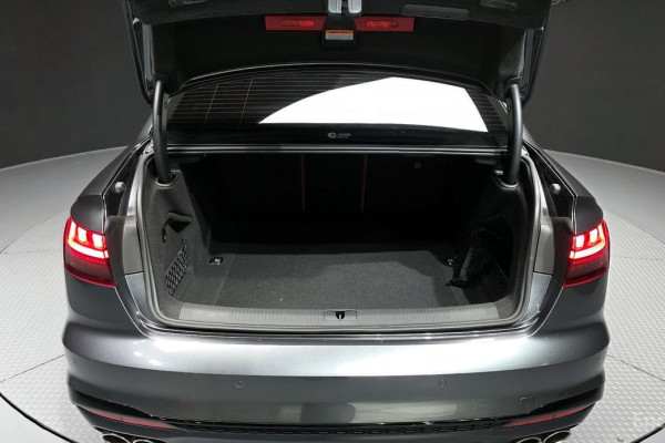 2023 Audi S4 с пробегом 18 442 км