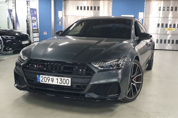2022 Audi S7 с пробегом 9 621 км