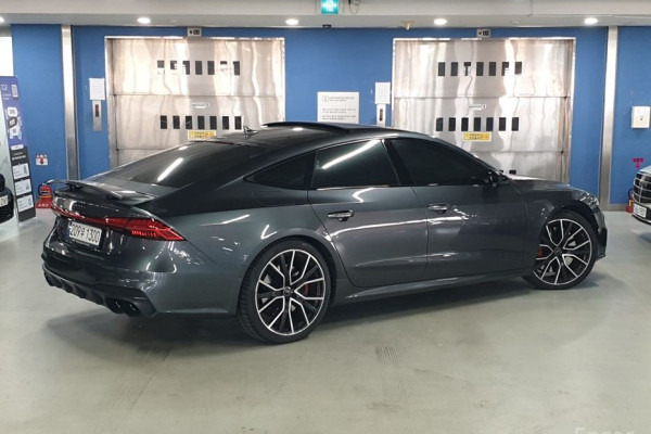 2022 Audi S7 с пробегом 9 621 км