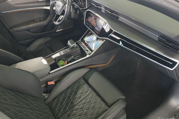 2022 Audi S7 с пробегом 9 621 км