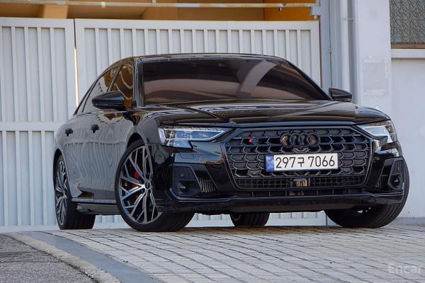 2023 Audi S8 с пробегом 29 545 км