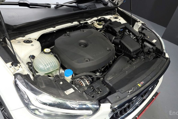 2020 Volvo XC40 с пробегом 76 036 км