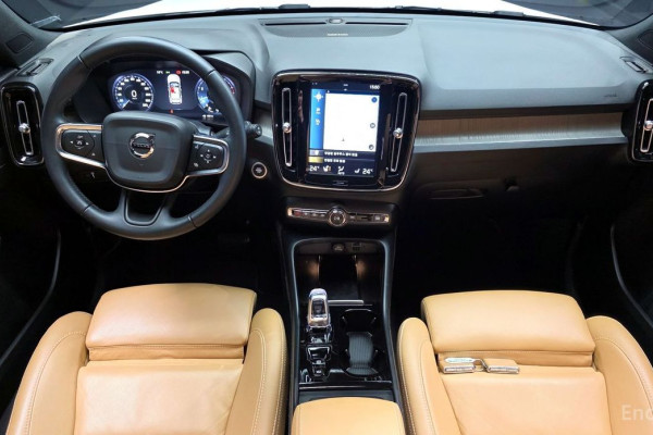 2020 Volvo XC40 с пробегом 76 036 км