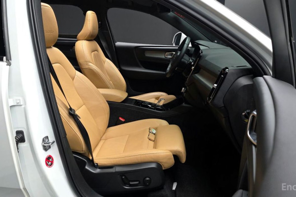 2020 Volvo XC40 с пробегом 76 036 км