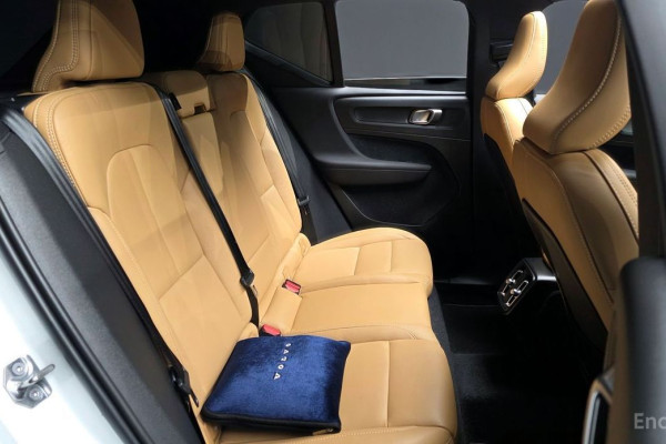 2020 Volvo XC40 с пробегом 76 036 км