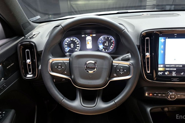 2020 Volvo XC40 с пробегом 76 036 км