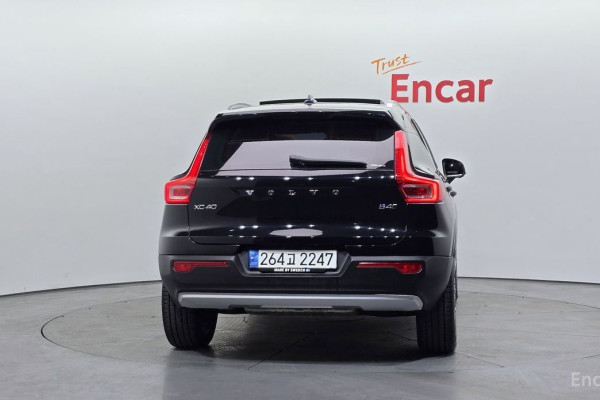2021 Volvo XC40 с пробегом 32 479 км